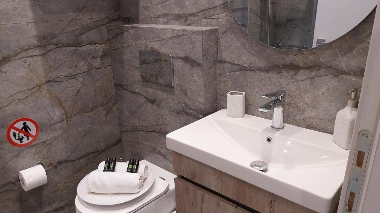 Uni Island - City Heart Suites Candia Esterno foto